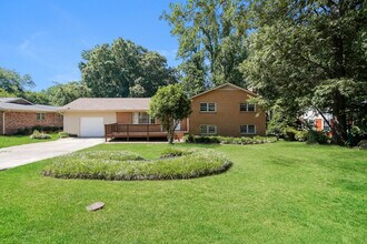 Building Photo - 12 Woodleigh Dr