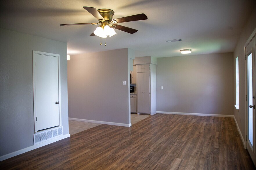 Breakfast nook - 6500 Woodchuck Dr