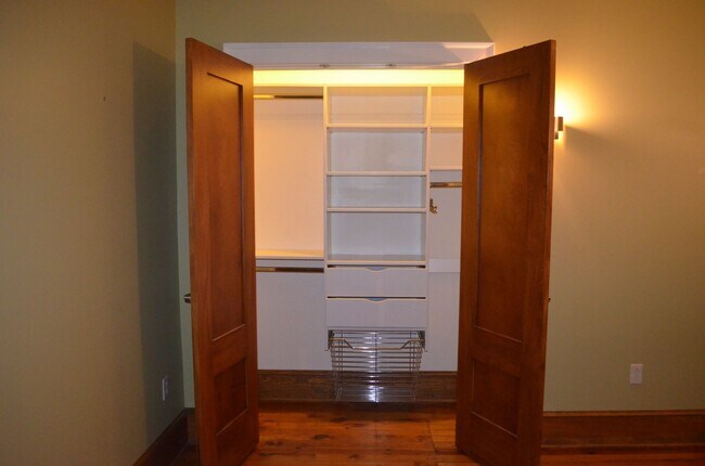 Building Photo - 919 A Aly