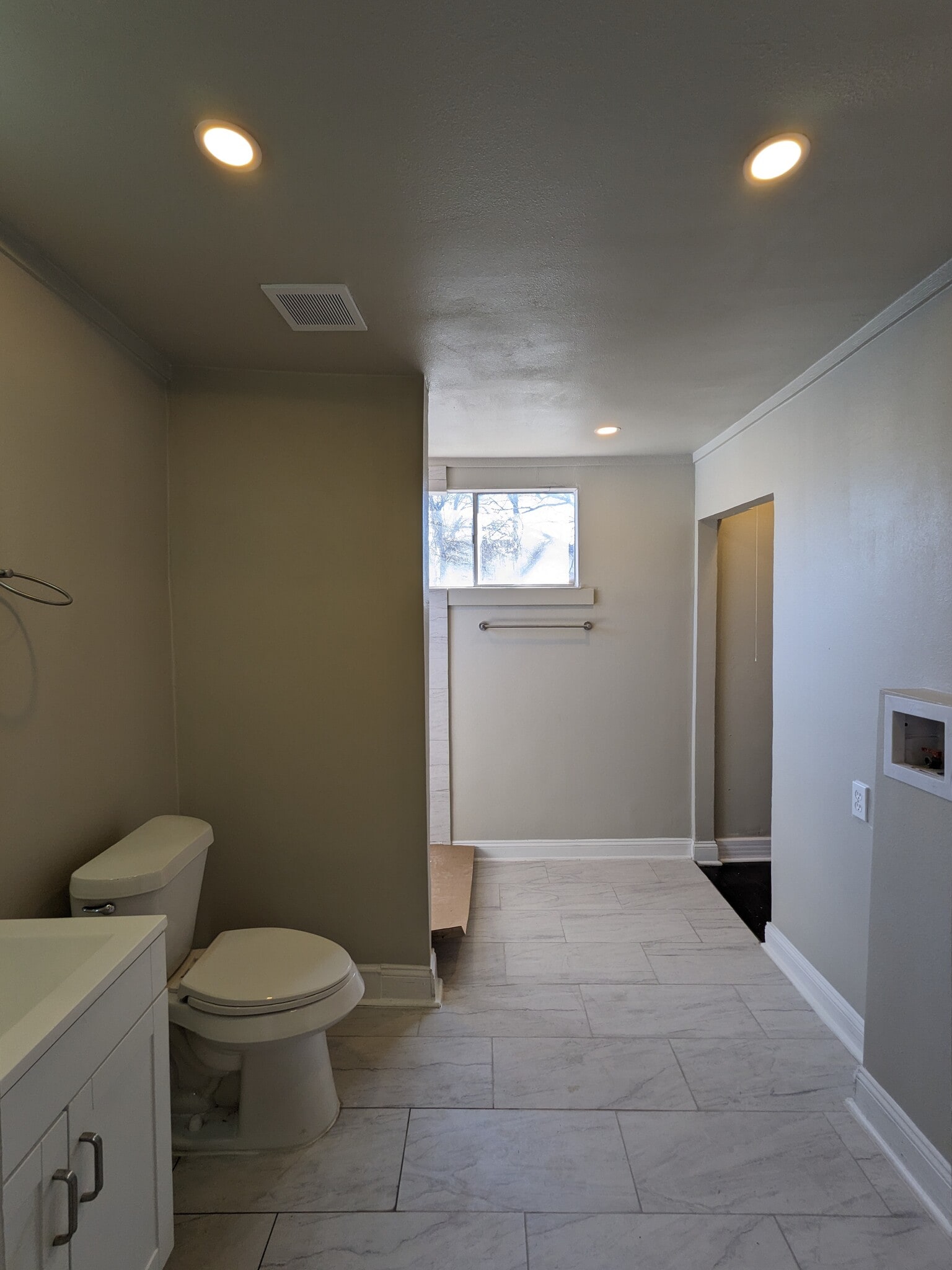 Building Photo - 534 E Sycamore St