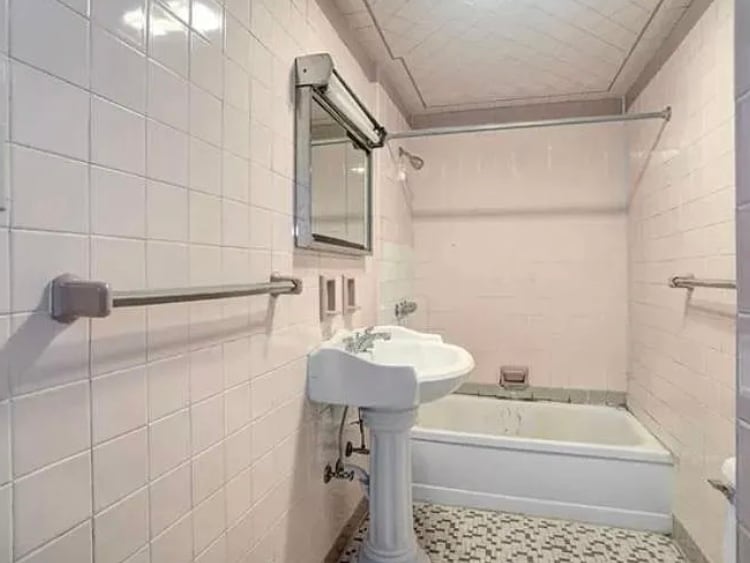 Building Photo - 4637 Plummer St