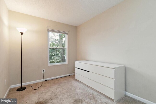 Building Photo - 9260 Niki Pl