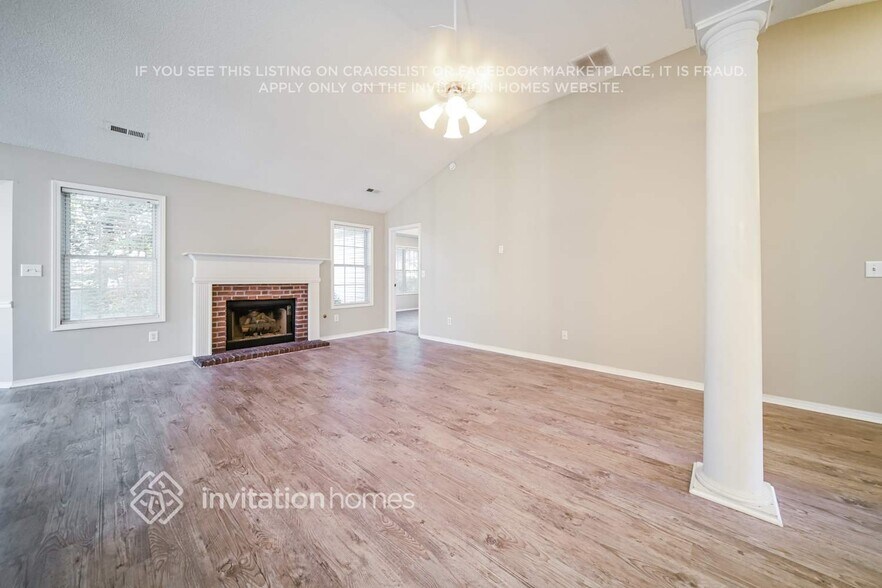 Building Photo - 905 Castlerock Way