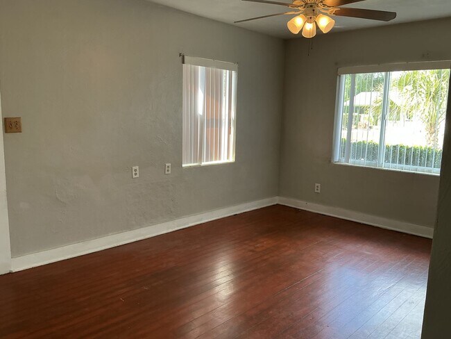 Building Photo - 3 Bed / 2 Bath Home in North Lakeland – Spacious Yard & Great Location