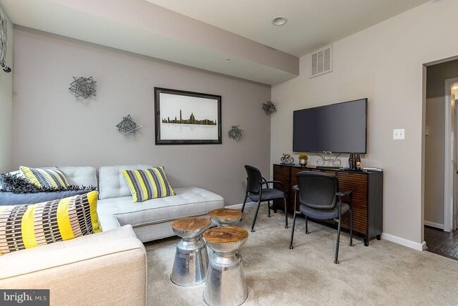 Building Photo - 3437 10th Pl SE