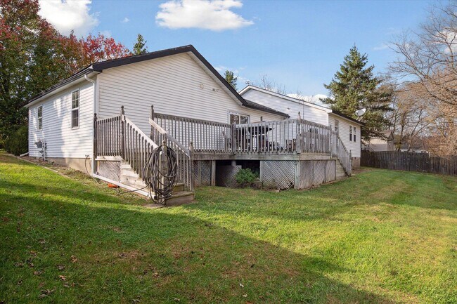 Building Photo - 5695 Hinkley Rd