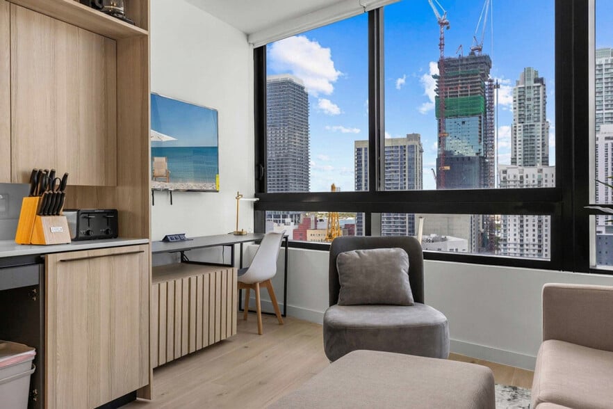 Building Photo - 225 N Miami Ave