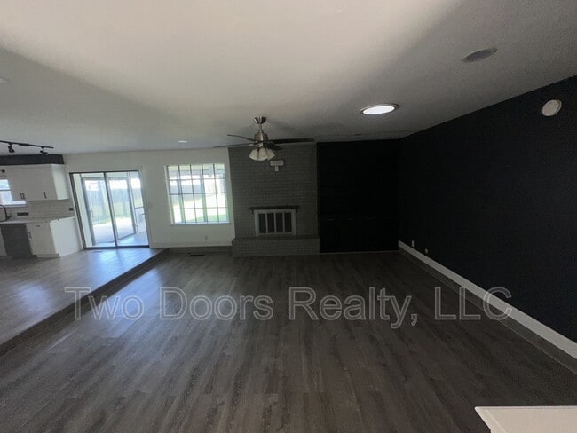 Building Photo - 5208 Mackleman Dr