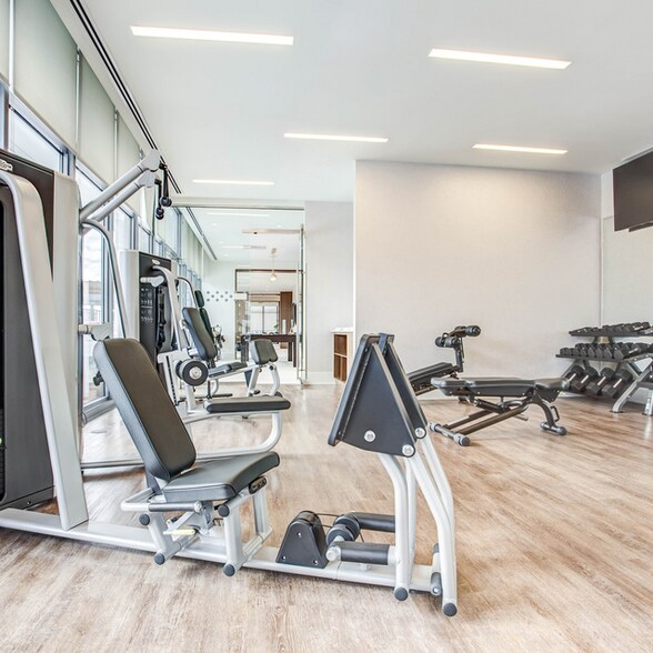 Building Photo - 247 W Chestnut St