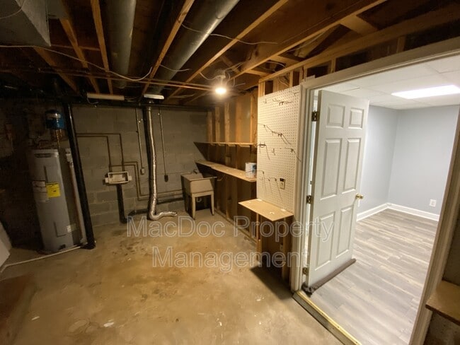 Building Photo - 219 Butternut Dr