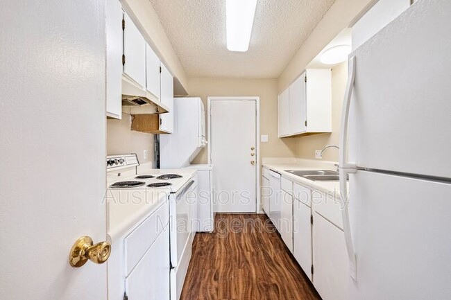 Building Photo - 301 Craddock Ave