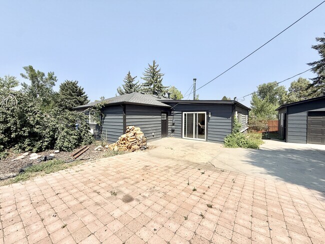 Building Photo - 2442 Mountain View Dr