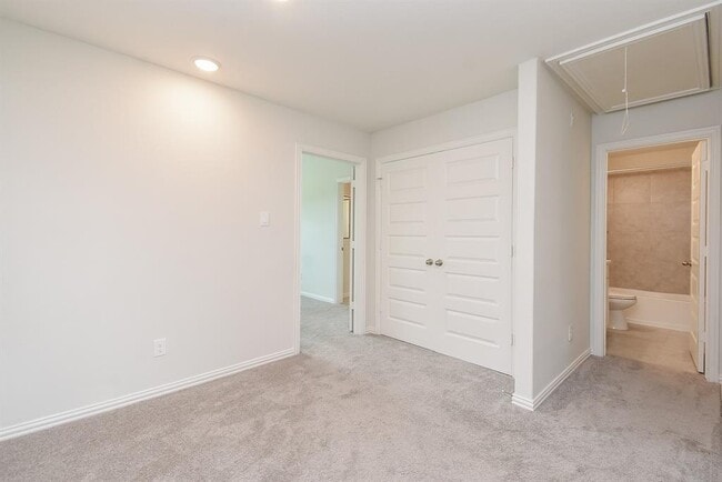Building Photo - 27943 Western Crk Ct