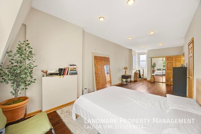 Building Photo - 4758 S Champlain Ave