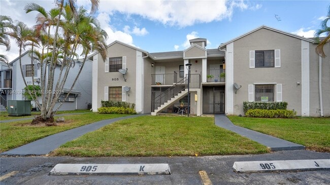 Building Photo - 905 N Franklin Ave