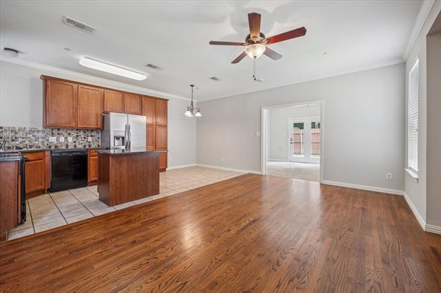Building Photo - 2153 Parkview