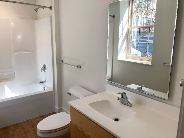 Millhouse Historic - 79 W Canal St