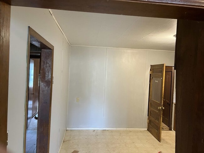 Building Photo - 756 W Peach Ave