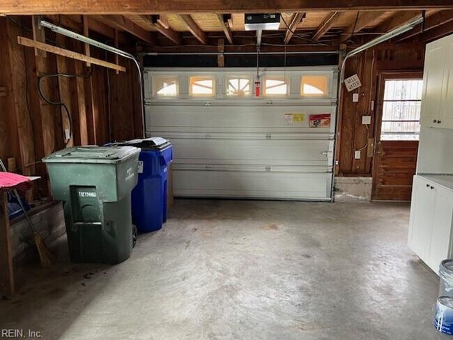 Building Photo - Bayview Community