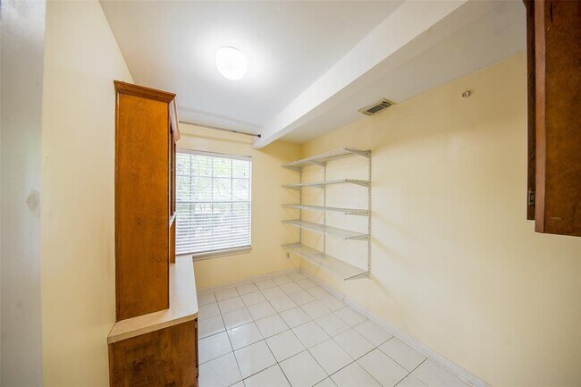 Building Photo - 2238 Willow Point Dr