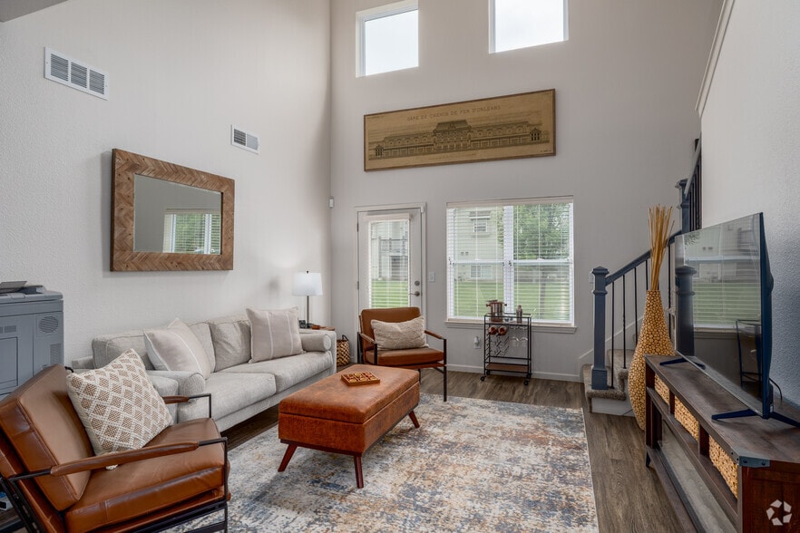 4BR, 3BA - 1,675SF - Living Room - Willow Chase Twinhomes