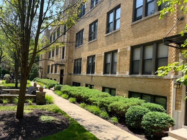 Building Photo - 1358-1355 W Estes Ave
