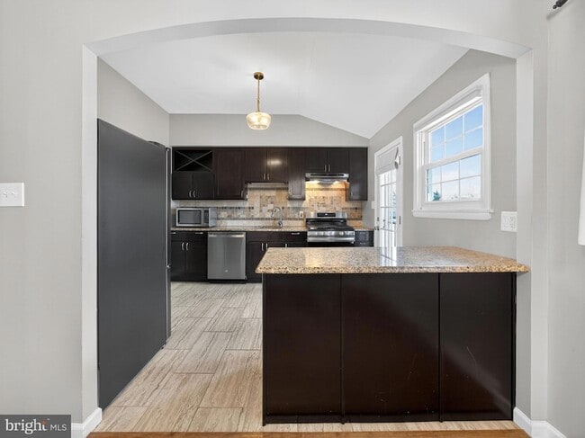 Building Photo - 1277 Beverly Rd