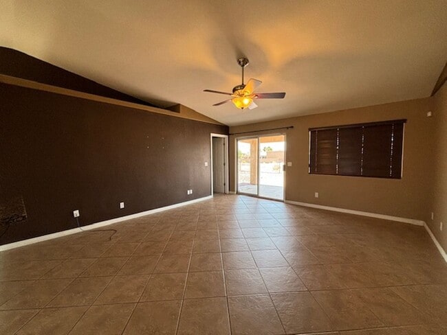 Building Photo - 3 Bedroom - 2 Bath Home