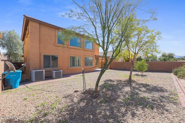 Building Photo - Gorgeous 5 Bedroom home with 3 Bathrooms and 3 car garage in Tolleson