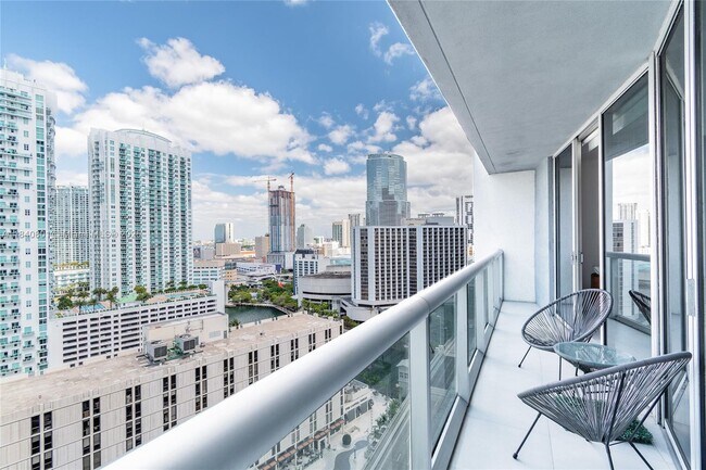 Building Photo - 485 Brickell Ave
