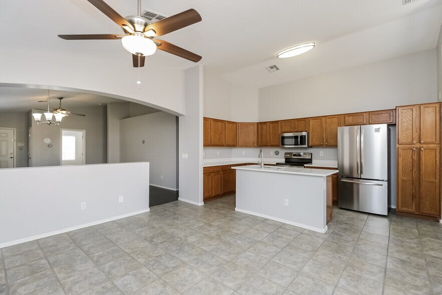 Building Photo - 13748 W Keim Dr