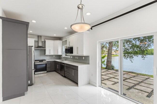 Building Photo - 5056 SW 141st Ave