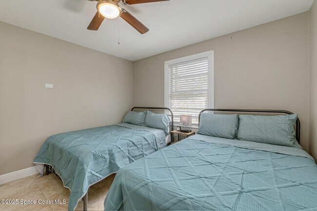Building Photo - 4361 Silver Lake Dr
