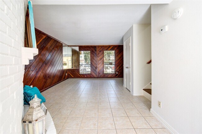 Building Photo - 14633 Perthshire Rd