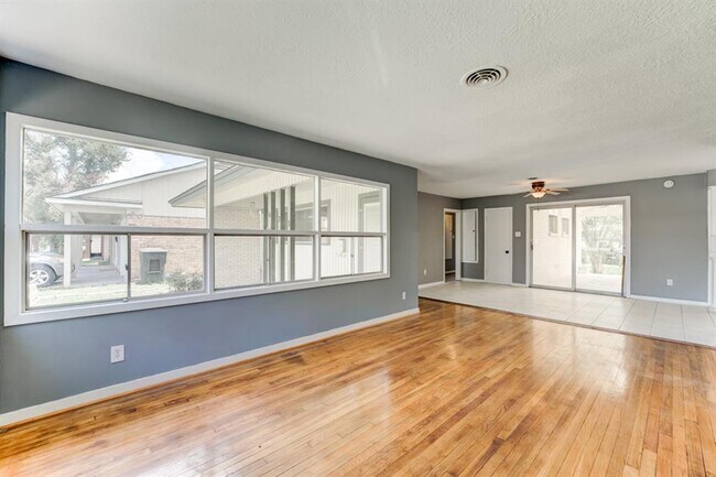 Primary Photo - 8623 Norton Dr