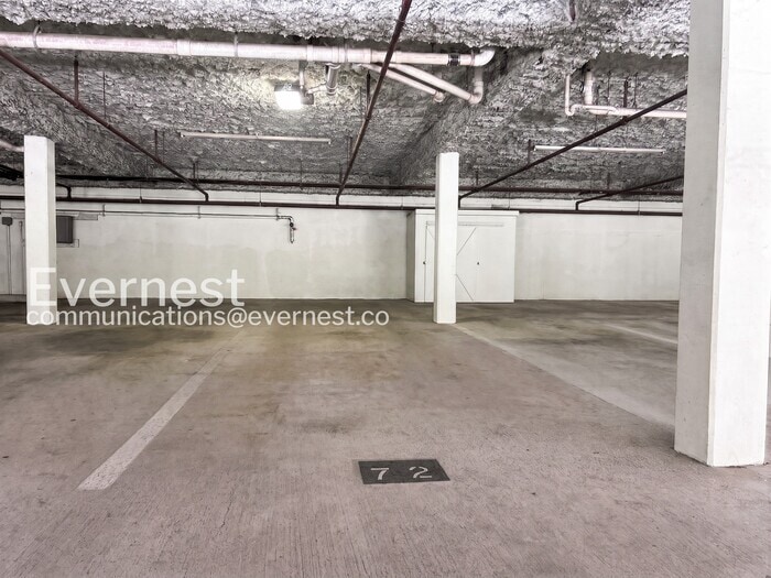 Building Photo - 25109 Plantation Dr NE