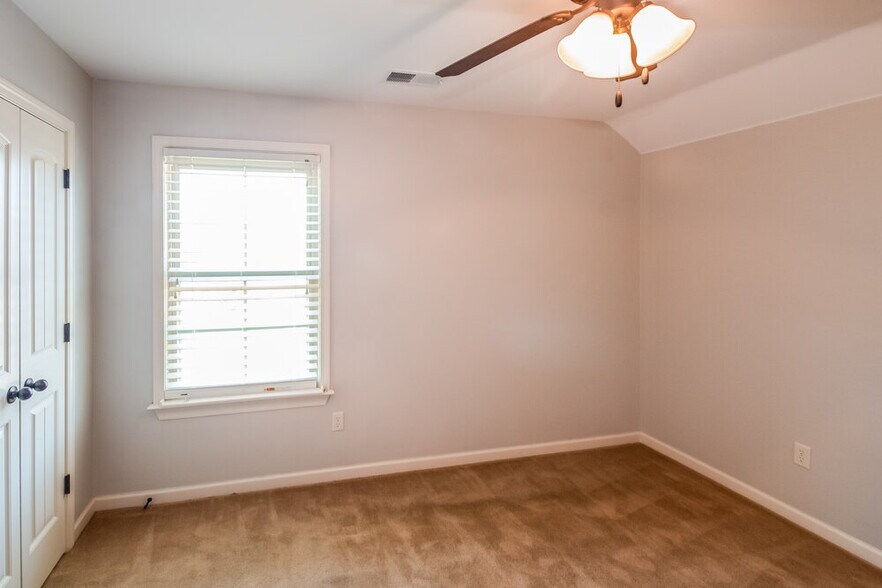 Building Photo - 5823 Bedford Pl