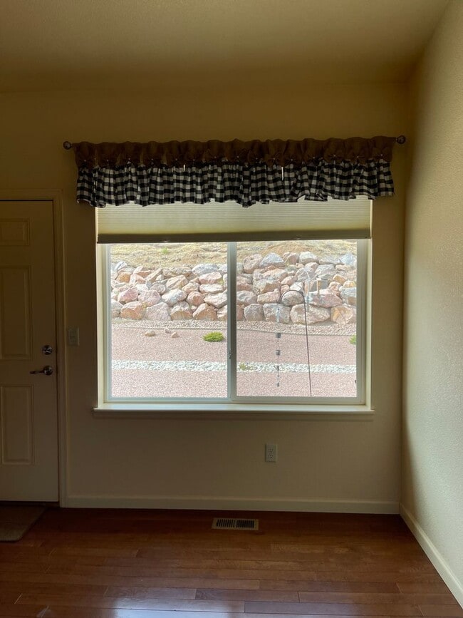 Building Photo - 422 Storm Ridge Dr