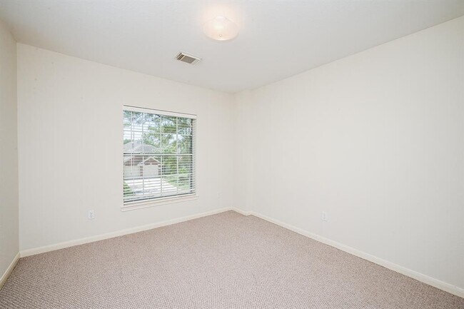 Building Photo - 18018 Somerset Knolls Ct