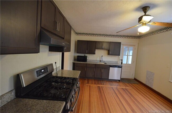 Building Photo - 147 Freeman Ave