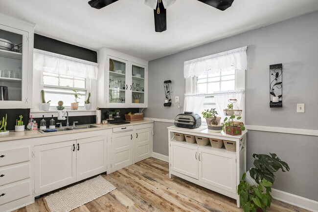 Building Photo - 3977 W 23rd St