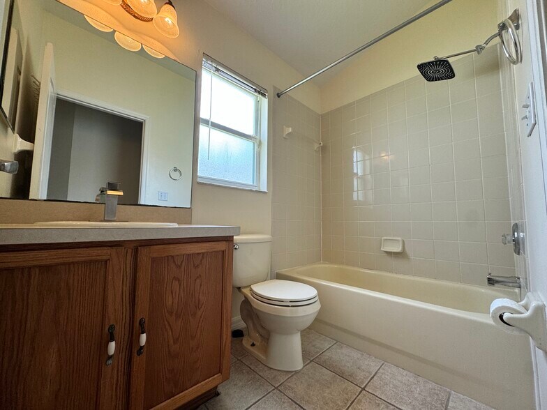 Building Photo - 520 Canary Island Ct