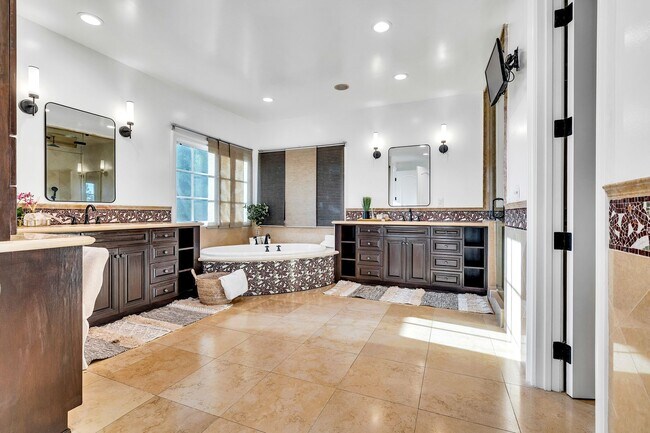 Building Photo - GORGEOUS 7 BED 6.5 BATH FOR LEASE IN BEVER...