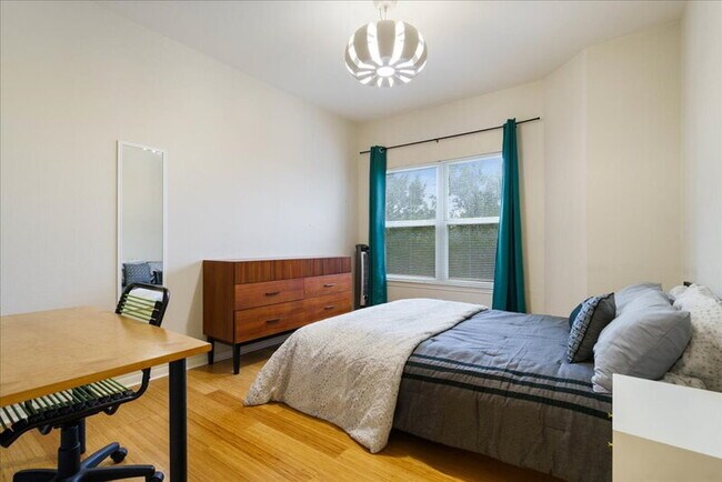 Building Photo - 6000 Shepherd Mountain Cove