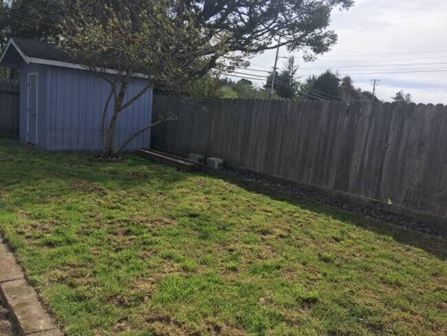 Building Photo - Lovely 3-Bedroom Duplex for Rent in McKinl...