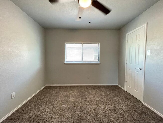 Building Photo - 203 Rim Rock Dr