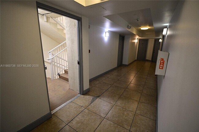 Building Photo - 102 SW 6th Ave