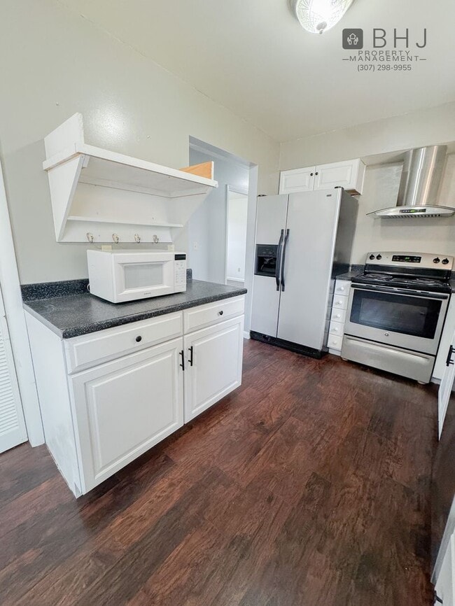 Building Photo - Pet Friendly 2 bed/ 2 bath single family h...