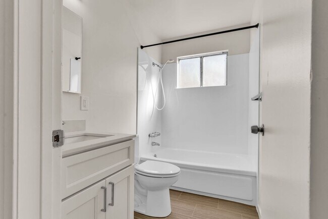 Building Photo - This is a large 2-bdr in a convenient, Fre...