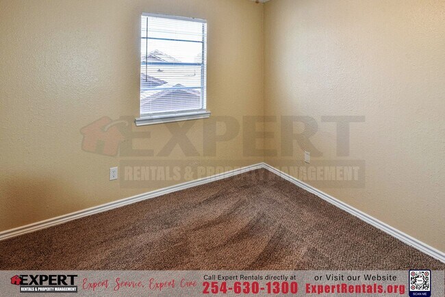 Building Photo - 1233 Royal Crest Dr